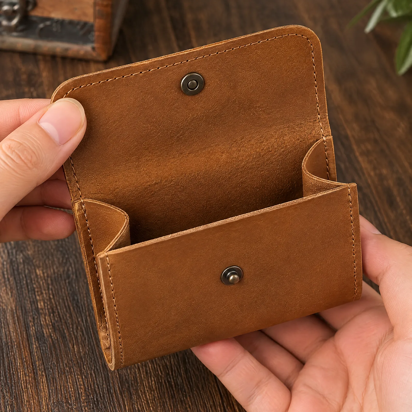 Miles Leather Cardholder Brown detail