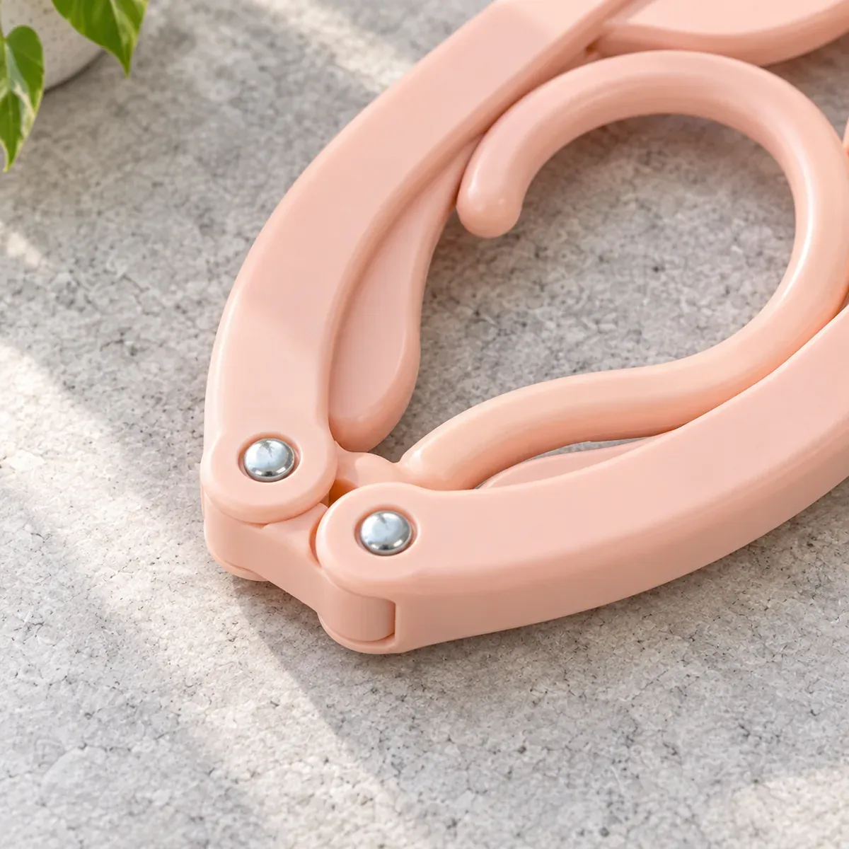 folding hanger set pastel 5 — detail view. Props excluded.