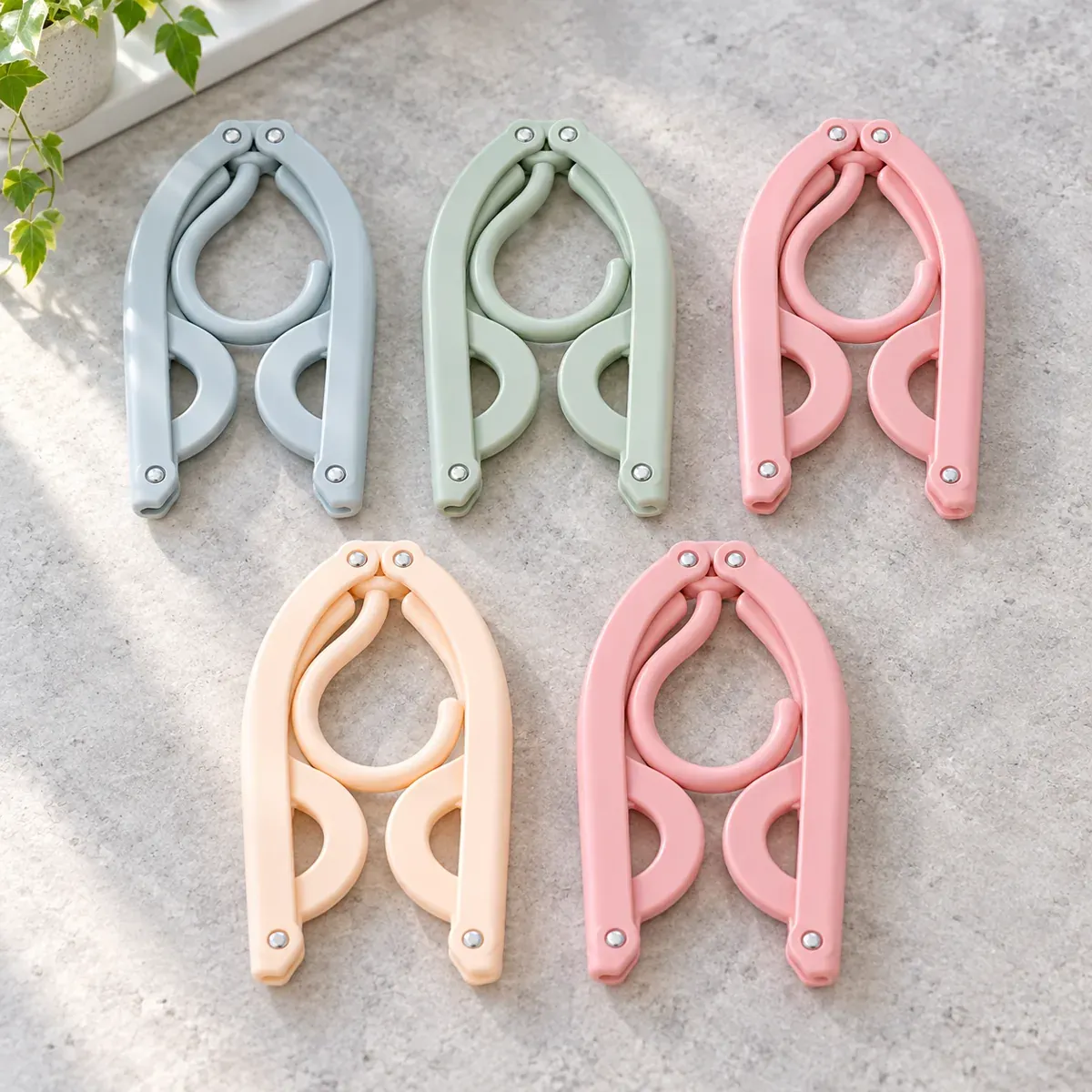 folding hanger set pastel 5 — lead view. Props excluded.